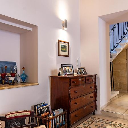 Traditional Maltese Styled 2Br Apartment With Large Maltese Balcony & Internal Yard - Located In The Heart Of Valletta - Maltese Capital City Bagian luar foto