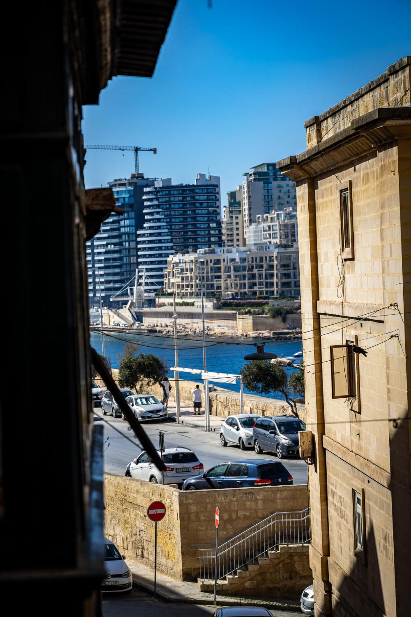 Traditional Maltese Styled 2Br Apartment With Large Maltese Balcony & Internal Yard - Located In The Heart Of Valletta - Maltese Capital City Bagian luar foto