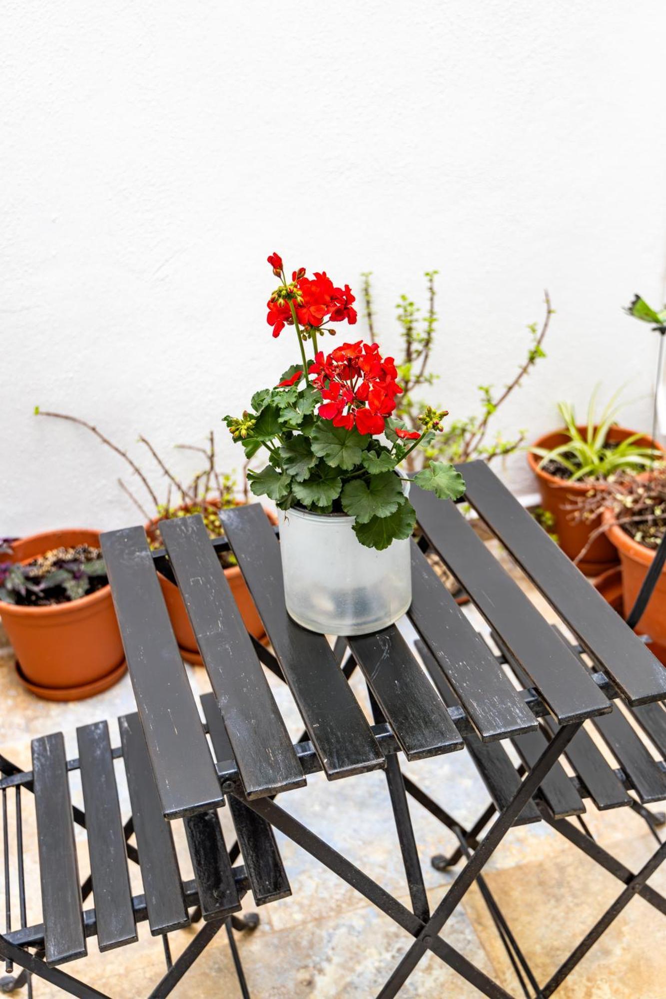 Traditional Maltese Styled 2Br Apartment With Large Maltese Balcony & Internal Yard - Located In The Heart Of Valletta - Maltese Capital City Bagian luar foto