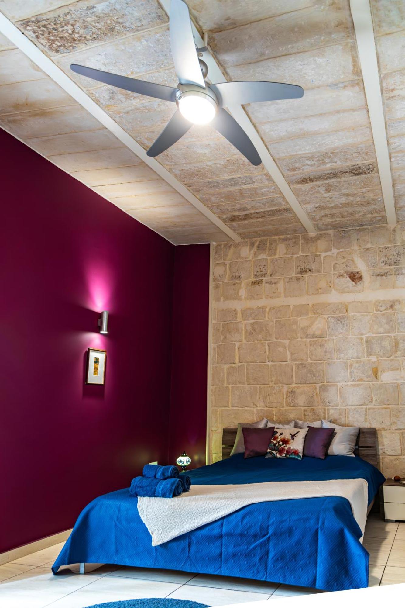 Traditional Maltese Styled 2Br Apartment With Large Maltese Balcony & Internal Yard - Located In The Heart Of Valletta - Maltese Capital City Bagian luar foto